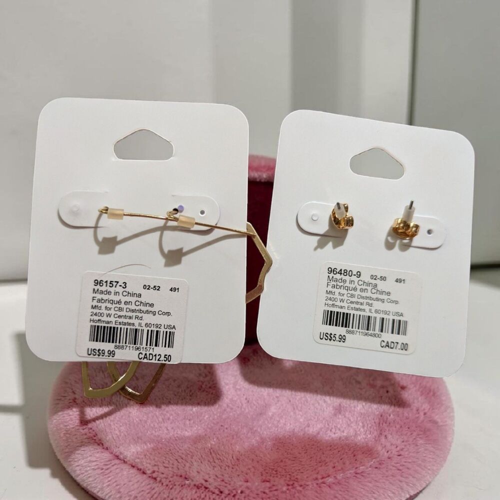 Claire’s Africa Map Earrings Set, Dangle & Stud Earrings, Travel Statement - Picture 4 of 4